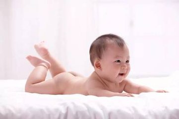 寶寶無意識的一個小動作，竟有這么多好處